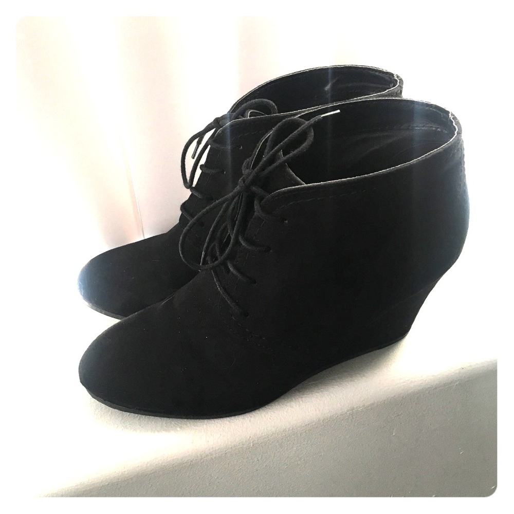Black Wedges